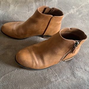 Girls tan ankle boots